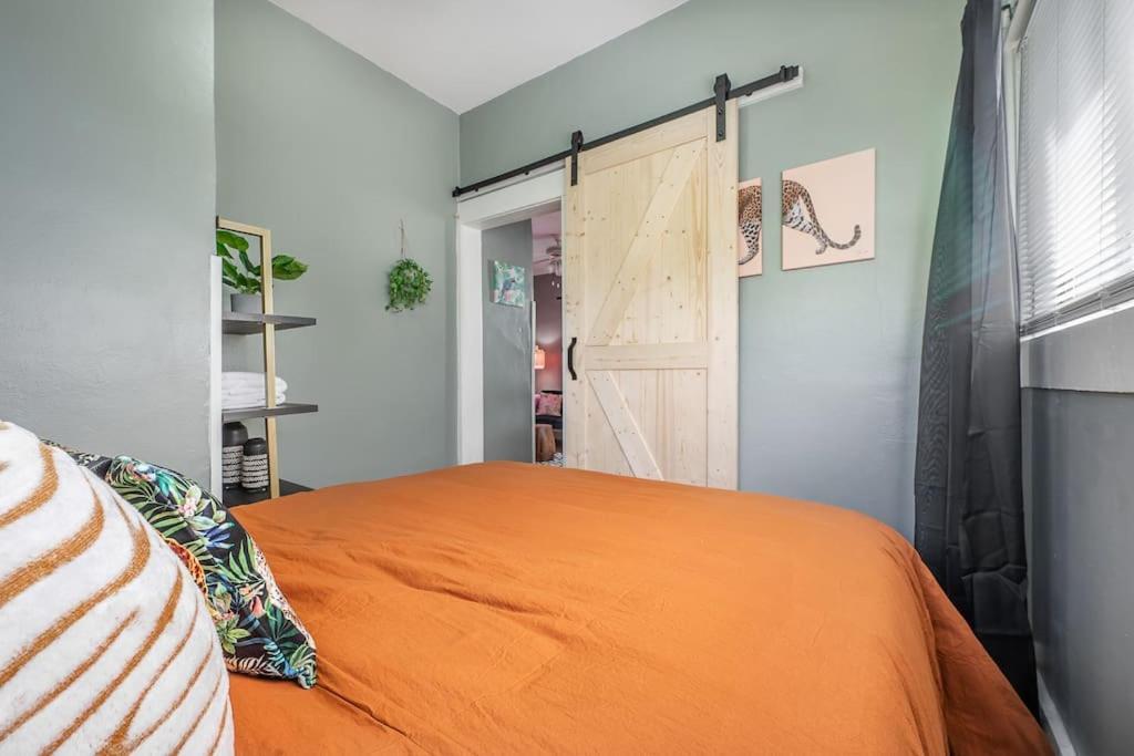 Jungle Themed Apt. Close To Coffee, Food + Shops! แทมปา ภายนอก รูปภาพ